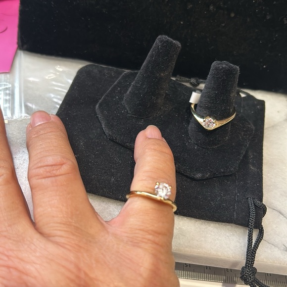 Stunning Cubic Zirconia “Promise Ring” -size 6 or 9 only - Picture 7 of 7